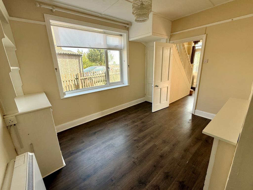 Lot: 56 - THREE-BEDROOM SEMI-DETACHED HOUSE - Dining room
